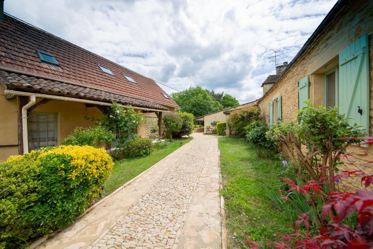 Hotel De La Ferme Lamy Meyrals Exterior foto