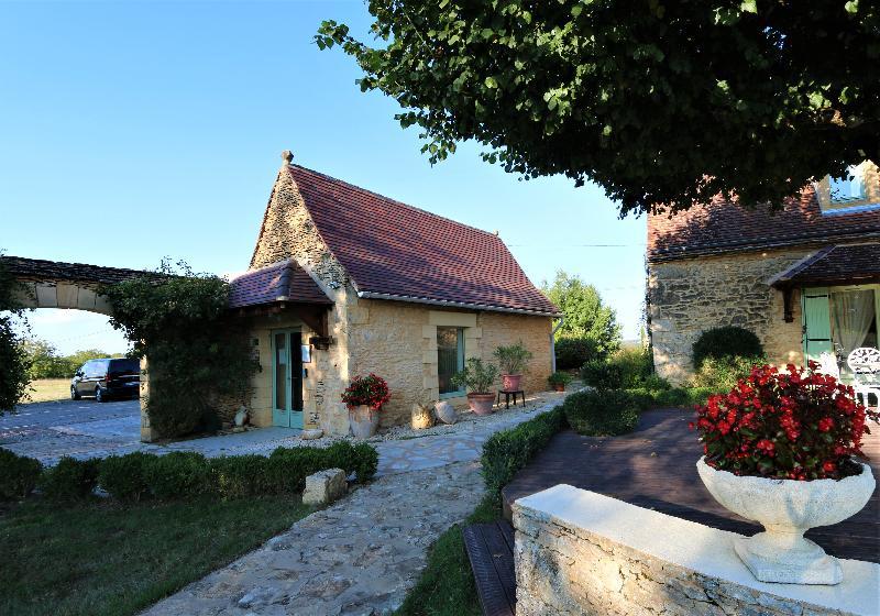 Hotel De La Ferme Lamy Meyrals Exterior foto